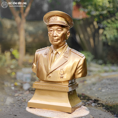  Tượng Đồng bác Võ Nguyên Giáp bán thân đế cao cao 6 tấc (61 cm) ở Sài Gòn TPHCM