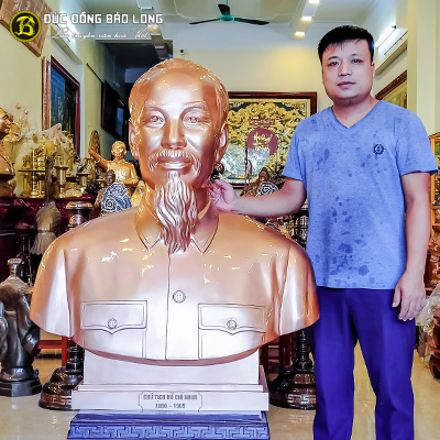 Tượng Bác Hồ bán thân bằng đồng