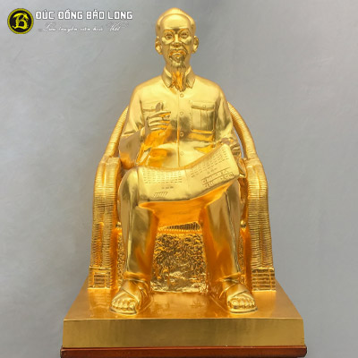 Tượng Đồng Bác Hồ ngồi ghế bành đọc sách Cao 6 tấc (61 cm) dát vàng 9999 tại Sài Gòn