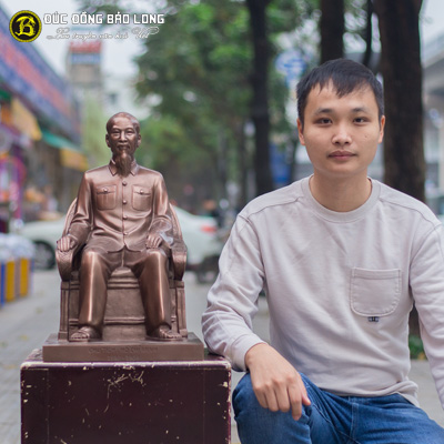Tượng Đồng Bác Hồ ngồi ghế bành Cao 5 tấc (50 cm) ở Sài Gòn