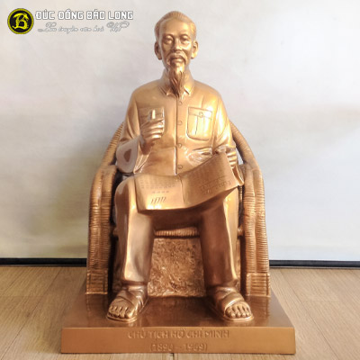 Tượng Đồng Bác Hồ ngồi ghế bành đọc sách Cao 6 tấc (61 cm) tại Sài Gòn