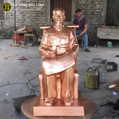 Tượng Bác Hồ ngồi Ghế Mây Đọc Sách bằng đồng