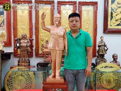 Tượng Bác Hồ đứng Vãy Tay bằng đồng