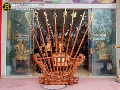 Bộ Bát Bửu - Chấp Kích Bằng Đồng Vàng Khung Gỗ Dâu Cao 2m3 tại Sài Gòn TPHCM