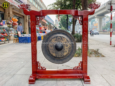 Chiêng Đồng Ám Hoa Văn ĐK 60cm Giá Gỗ Keo ở Sài Gòn TPHCM