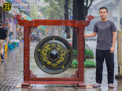Chiêng Đồng ĐK 80cm Và Giá Treo Gỗ Lim ở Sài Gòn TPHCM
