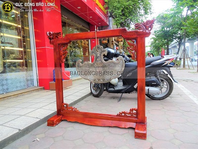 Khánh đồng 65cm và giá gỗ treo ở Sài Gòn TPHCM