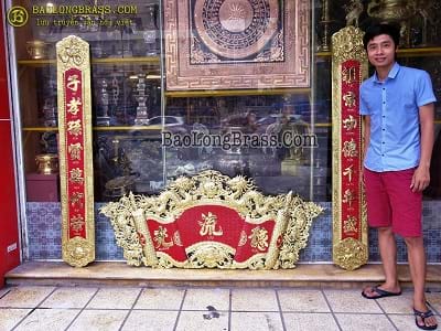 Bộ Cuốn Thư Câu Đối Bằng Đồng Vàng 1m76 Sơn Nền Đỏ tại Sài Gòn TPHCM