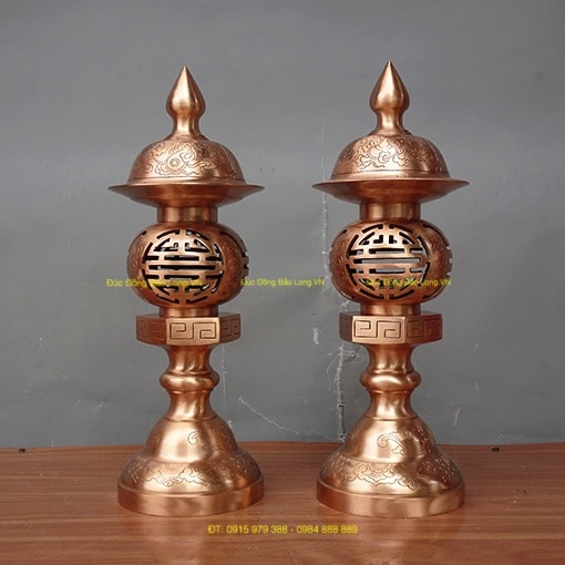 Đèn thờ đồng Đỏ ám hoa văn cao 45cm ở Sài Gòn TPHCM