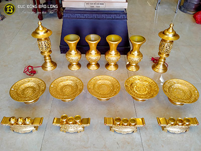 Bộ Đồ Thờ Bằng Đồng Thau Dát Vàng 9999 Cho Khách Quận 3 - TPHCM