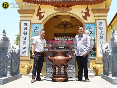 Lư Hương Cắm Nhang Bằng Đồng Đỏ Cao 1m17 Cho Chùa Trúc Lâm