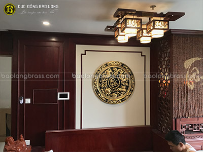 Lắp Đặt Mâm Đồng Tứ Linh ĐK 90cm Mạ Vàng 24k Cho Khách Tại Ocean Park