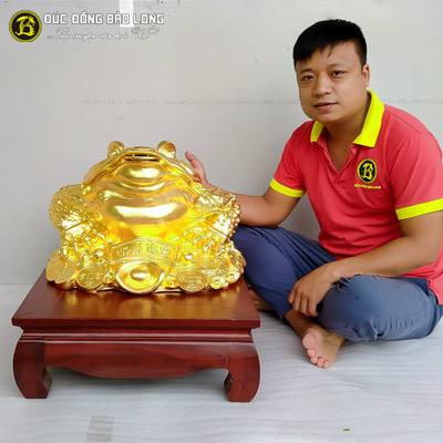 Tượng Đồng Cóc Ba Chân Phong Thủy Bằng Đồng Đỏ Dát Vàng 9999 cao 3 tấc ( 35 cm ) ở Sài Gòn TPHCM
