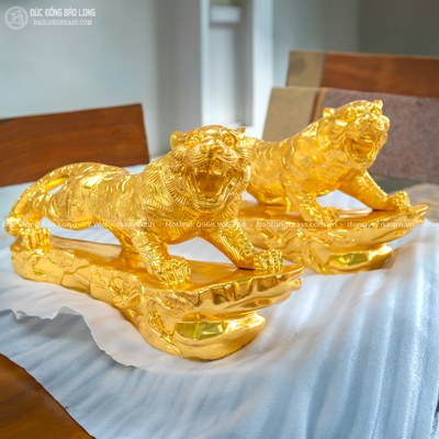 Tượng Đồng Dần ( Hổ ) Phong Thủy Dát Vàng 9999 cao 6 tấc ( 61 cm ) ở Sài Gòn TPHCM