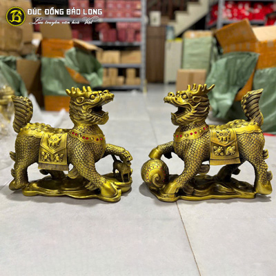 Tượng Đồng Kỳ Lân Ôm Cầu, Con Bằng Đồng Vàng cao 3 tấc ( 31 cm ) ở Sài Gòn TPHCM