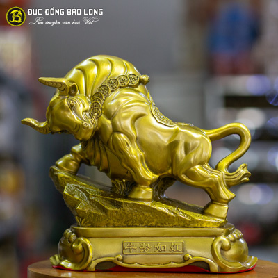 Tượng Đồng Trâu Bò Tót Phố Wall cao 2 tấc ( 24 cm ) ở Sài Gòn TPHCM