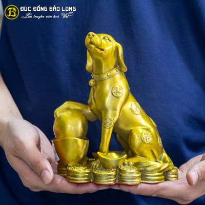 Tượng Đồng Tuất ( Chó ) Ngồi Trên Tiền Phong Thủy cao 2 tấc ( 18 cm ) ở Sài Gòn TPHCM