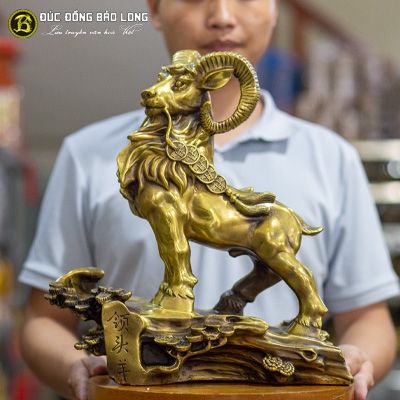 Tượng Đồng Mùi ( Dê ) Đứng Bệ Đá Bằng Đồng Vàng ở Sài Gòn TPHCM