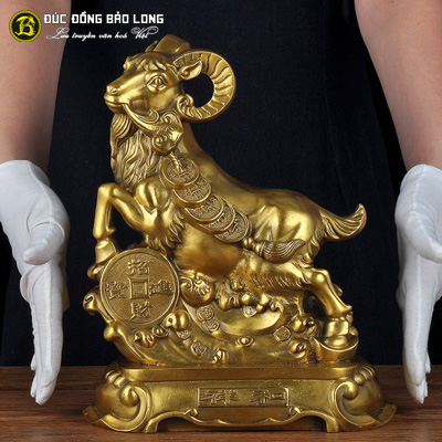 Tượng Đồng Mùi ( Dê ) Đứng Trên Bệ Tiền cao 3 tấc ( 29 cm ) ở Sài Gòn TPHCM