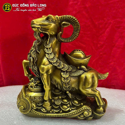 Tượng Đồng Mùi ( Dê ) Như Ý Cõng Vàng cao 1 tấc ( 16 cm ) ở Sài Gòn TPHCM