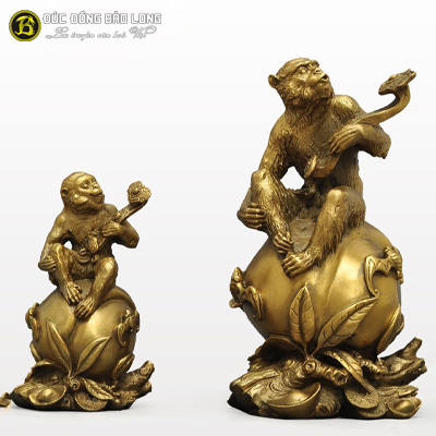 Tượng Đồng Thân ( Khỉ ) Ngồi Trên Trái Đào ở Sài Gòn TPHCM