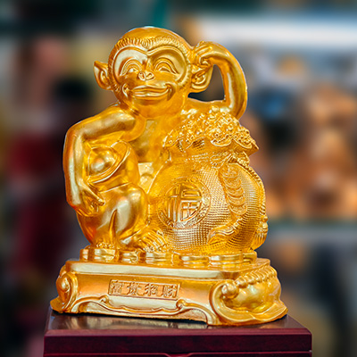 Tượng Đồng Thân ( Khỉ ) Ngồi Ôm Hũ Vàng Dát Vàng 9999 cao 3 tấc ( 27 cm ) ở Sài Gòn TPHCM