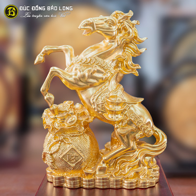Tượng Đồng Ngọ ( Ngựa ) Đứng Trên Hũ Vàng Dát Vàng cao 3 tấc ( 31 cm ) ở Sài Gòn TPHCM