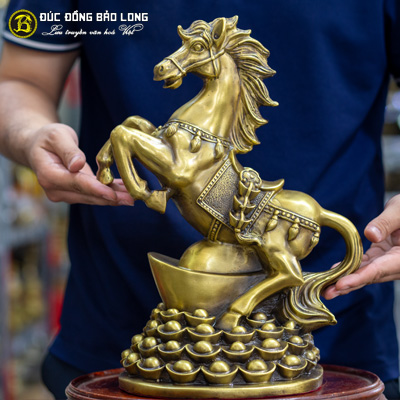 Tượng Đồng Ngọ ( Ngựa ) Đứng Mâm Vàng cao 4 tấc ( 37 cm ) ở Sài Gòn TPHCM