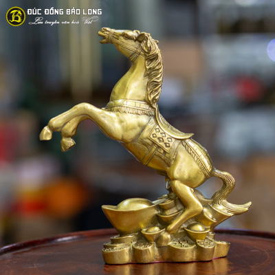 Tượng Đồng Ngọ ( Ngựa ) Đứng Trên Thỏi Vàng cao 2 tấc ( 21 cm ) ở Sài Gòn TPHCM
