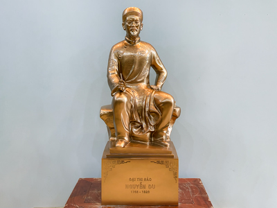 Tượng Đại Thi Hào Nguyễn Du Bằng Đồng Đỏ Cao 81Cm tại Sài Gòn TPHCM