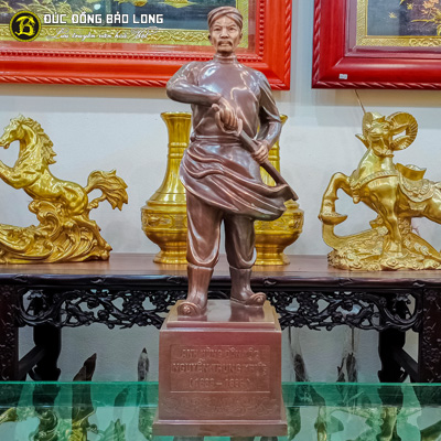 Tượng Đồng Nguyễn Trung Trực cao 6 tấc ( 61 cm ) ở Sài Gòn TPHCM