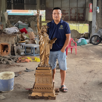 Tượng Đồng Nữ Thần Tự Do cao 1m55 ở Sài Gòn TPHCM
