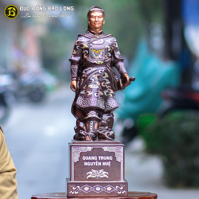 Tượng Đồng Vua Quang Trung Nguyễn Huệ Khảm Tam Khí cao trên 5 tấc ( 48 cm ) ở Sài Gòn TPHCM