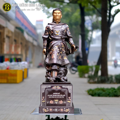 Tượng Đồng Vua Quang Trung Nguyễn Huệ Khảm Tam Khí Điểm Vàng cao 7 tấc ( 69 cm ) ở Sài Gòn TPHCM