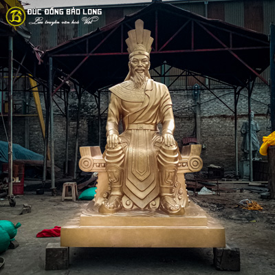 Tượng Đồng Vua Hùng Ngồi Ngai cao trên 2m 8 tấc ( 2m82 cm ) ở Sài Gòn TPHCM