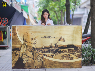 Tranh Đại Tướng Võ Nguyên Giáp Khắc Đồng Khổ 1m81 x 1m14 tại Sài Gòn TPHCM