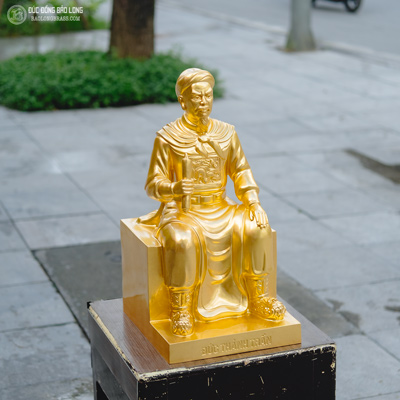 Tượng Đồng Trần Hưng Đạo Dát Vàng 9999 ngồi bục cao 5 tấc ( 50 cm ) ở Sài Gòn TPHCM