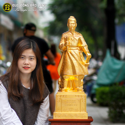 Tượng Đồng Trần Hưng Đạo bệ vuông Dát Vàng 9999 cao 7 tấc (69 cm) ở Sài Gòn TPHCM