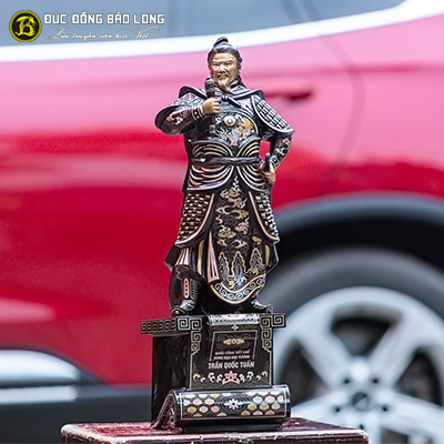 Tượng Đồng Trần Hưng Đạo bệ thuyền khảm tam khí cao 6 tấc (61 cm) tại Sài Gòn