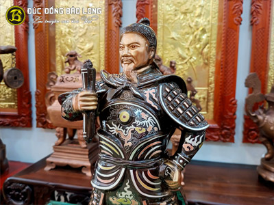 Tượng Đồng Trần Hưng Đạo bệ thuyền khảm tam khí cao gần 5 tấc (48 cm) ở Sài Gòn