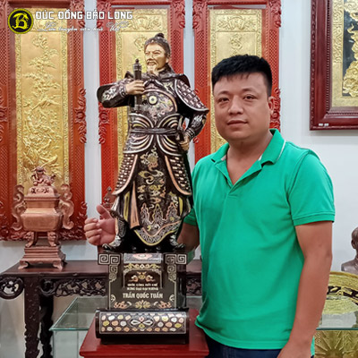 Tượng Đồng Trần Hưng Đạo bệ thuyền khảm tam khí điểm vàng cao 9 tấc (89 cm) ở TPHCM