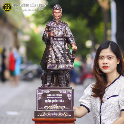 Tượng Đồng Trần Hưng Đạo bệ vuông khảm tam khí cao 8 tấc (81 cm) ở Sài Gòn