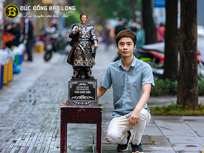 Tượng Đồng Trần Hưng Đạo bệ vuông khảm tam khí cao cấp cao 9 tấc (89 cm) ở Sài Gòn