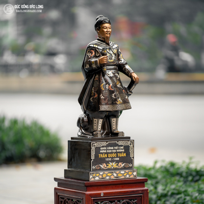 Tượng Đồng Trần Hưng Đạo bệ vuông khảm ngũ sắc cao cấp cao 7 tấc (70 cm) ở Sài Gòn