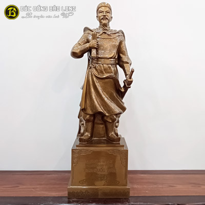 Tượng Đồng Trần Hưng Đạo bệ vuông cao 8 tấc (81 cm) tại Sài Gòn