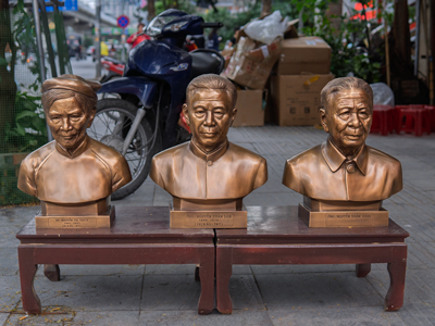 Đúc Tượng Chân Dung Bằng Đồng Đỏ Cho 3 Cụ Ông, Cụ Bà Cao 48Cm