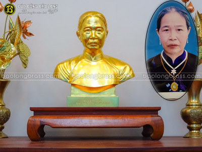 Tượng Chân Dung Cụ Đỗ Thị Phấn Bằng Đồng 48cm Dát Vàng 9999