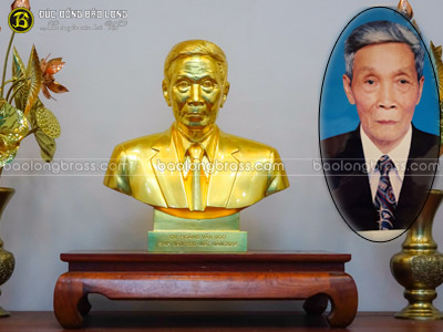 Tượng Chân Dung Cụ Hoàng Văn Ngọ Bằng Đồng 48cm Dát Vàng 9999