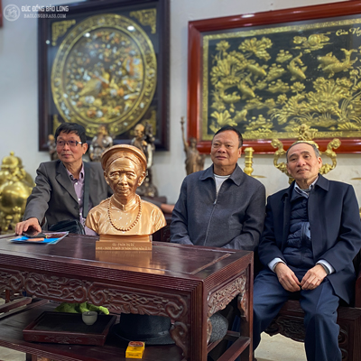 Đúc Tượng Chân Dung Cụ Bà Phan Thị Dự Bằng Đồng Đỏ Cao 42Cm