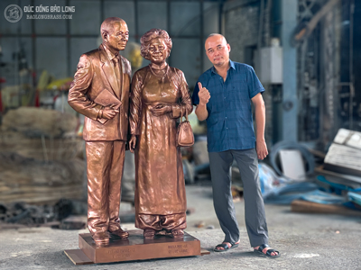 Đúc Tượng Chân Dung Toàn Thân Tỷ Lệ 1:1 Cao 1m75 Cho Khách Hàng Tại Mỹ